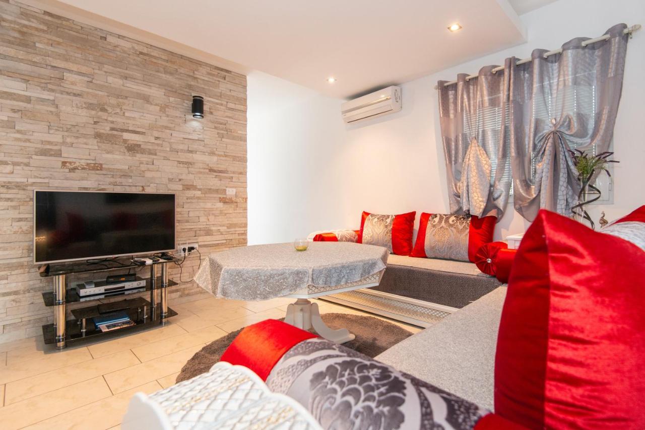 Sea Star Apartment 티바트 외부 사진